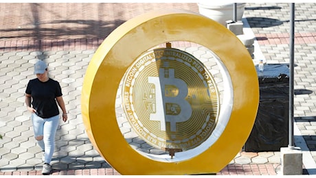 Bitcoin sfiora quota 100 mila. L’autorità europea Esma: «Serve prudenza»