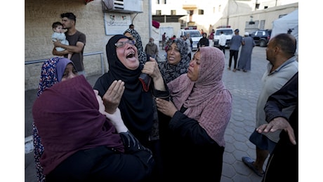 A Gaza raid per cielo e per terra, «famiglie sterminate»