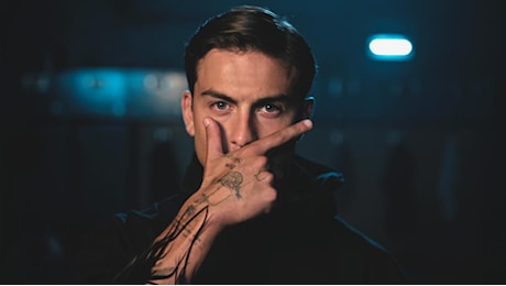 Paulo Dybala nello spot per l'uscita di Venom: The Last Dance