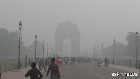 Nuova Delhi soffoca: smog tossico 50 volte sopra i limiti dell’OMS