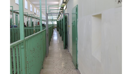 Carcere di Trapani: schiaffi, sputi e manganellate a detenuti indifesi