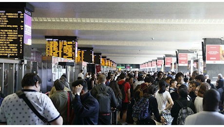 Sciopero treni oggi: ritardi fino a 2 ore a Roma, cancellazioni a Firenze, a Napoli chiusa la linea 2 della metro