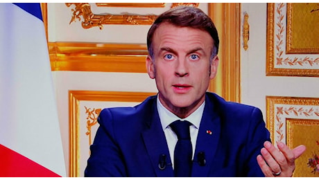 Macron, le idee per il nuovo governo. I socialisti aprono, la mina Le Pen