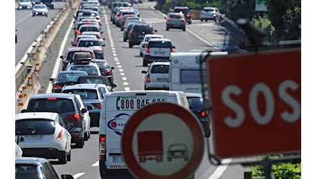 Previsione traffico autostrade per Natale 2024, ecco le giornate da bollino rosso e nero