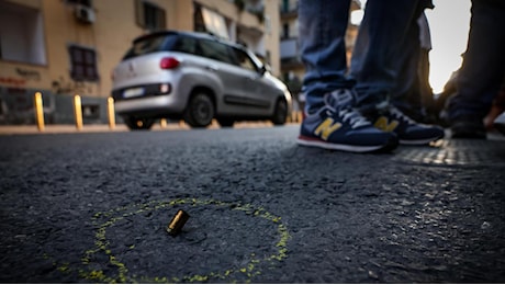 Napoli, spari a Fuorigrotta in prima serata: intervengono carabinieri e polizia