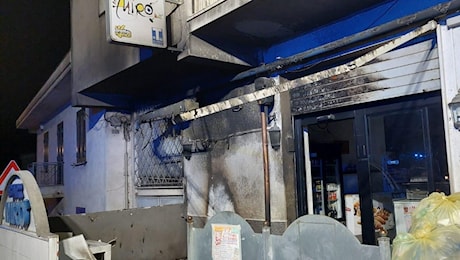 Lei lo lascia e lui le incendia il bar, giovane piromane in manette