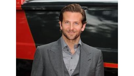 Bradley Cooper spegne 50 candeline, da portiere di hotel a divo di Hollywood