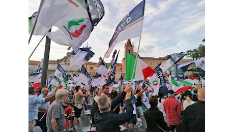 “Stiamo cambiando l’Italia”, la campagna di Fratelli d’Italia fa tappa sul litorale