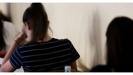 Sesso con studentesse minorenni, a giudizio un professore di Asti dopo la denuncia della scuola