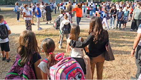 Quindicenne picchiata da tre compagne di scuola per aver tolto il velo