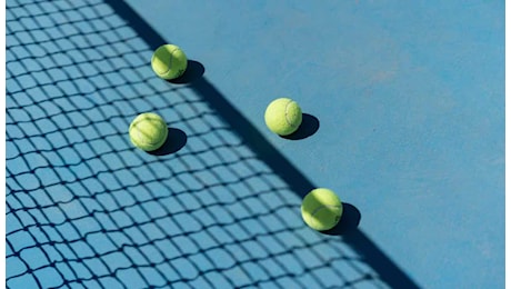 Espressioni blasfeme durante la partita: l’arbitro interrompe tutto | Gravi sanzioni per il tennista