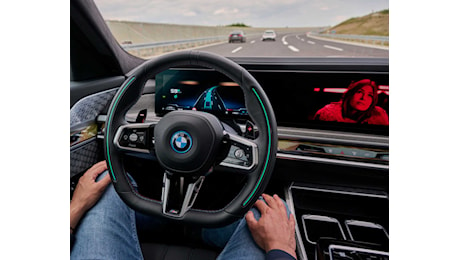 La strada verso la guida autonoma: BMW è la prima casa automobilistica a ricevere l'approvazione per la combinazione del livello 2 e del livello 3.