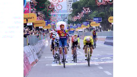 Giro d’Italia – Pedersen vittoria e Maglia per cominciare