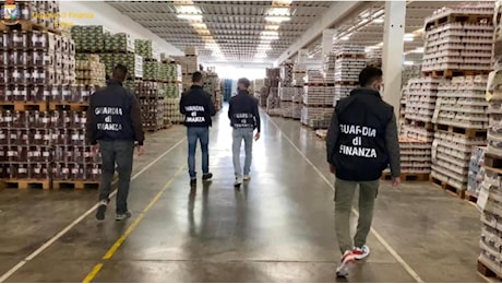 Calabria, in carcere l'imprenditore dei supermercati: soprusi e minacce su 60 dipendenti. «Se si facevano male dovevano dire che si erano feriti a casa»