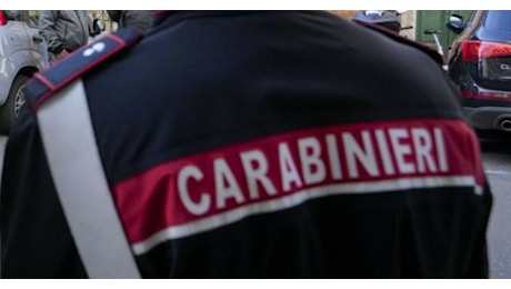 Capisce che il figlio ha stuprato una ragazza e lo denuncia ai carabinieri: l’uomo stava scappando in Spagna