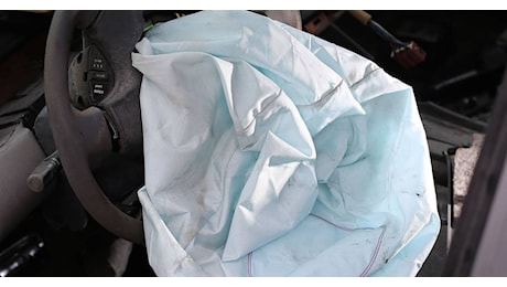 Airbag Takata, Parigi impone un richiamo a Toyota e Mercedes | Quattroruote.it