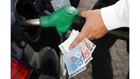 Prezzo benzina e diesel, chi guadagna e chi perde dalla rimodulazione delle accise