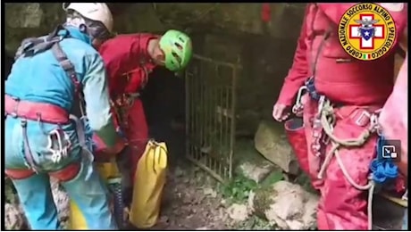 Speleologa intrappolata nella grotta di Bueno Fonteno: “Operazioni di soccorso complesse”