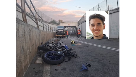 Fabio muore in moto a 17 anni, nel giorno del compleanno del papà, che era dietro di lui