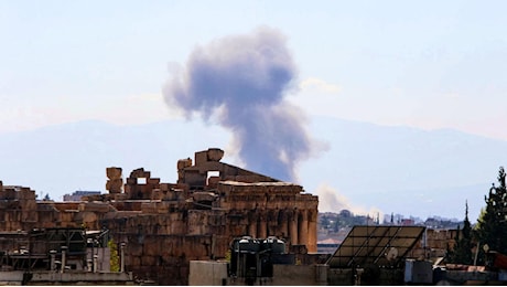 Viaggio a Baalbek, la “Roma libanese” dove le bombe israeliane minacciano gli antichi templi di Bacco e Giove