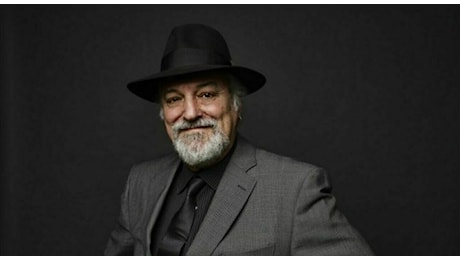 Eugenio Finardi, la perdita dell’udito e Sanremo: «Quando leggo il cast, mi sembra il campionato di pallavolo ugandese, non ho la minima idea di chi siano»