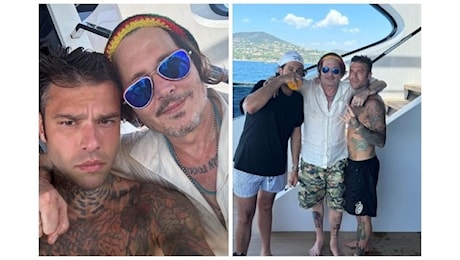 Fedez in barca con Johnny Depp, le foto dell’incontro a Saint Tropez