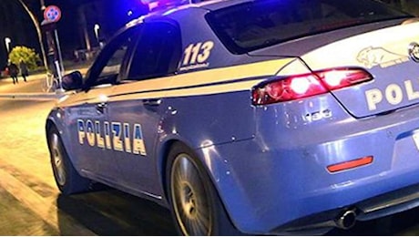 Roma, tre giovani feriti a coltellate dopo una lite in strada in via Ostiense: caccia agli aggressori