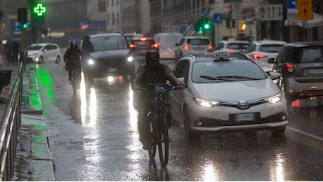 Ancora maltempo su Milano, estesa l'allerta meteo arancione: le previsioni