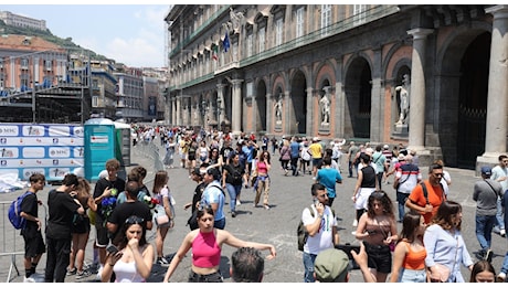 Napoli conquista i turisti anche per i prezzi bassi: «È la città meno cara d’Italia»