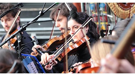 Musica e cioccolata calda in piazza a Torino: ecco come iniziare il 2025 in armonia e dolcezza