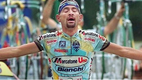 Pantani, perché è stata riaperta l'indagine sull'esclusione dal Giro: i test, i medici, la centrifuga