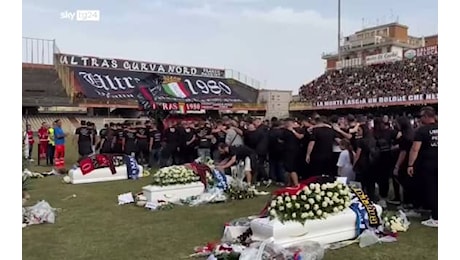 Foggia, oggi i funerali dei tre giovani tifosi morti in un incidente. VIDEO