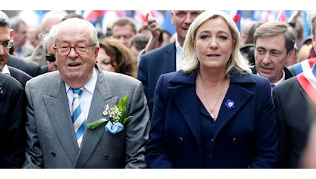 Morto Jean-Marie Le Pen, figura storica dell'estrema destra francese. La figlia Marine lo apprende dalle agenzie