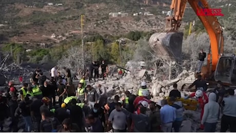 VIDEO Libano, si scava ancora tra le macerie dopo l'attacco di Israele