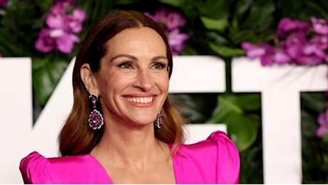 Elezioni Usa, Julia Roberts alle donne americane: “Tradite i vostri mariti nel segreto dell’urna”