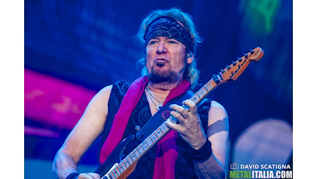 IRON MAIDEN: Adrian Smith tra gli evacuati per gli incendi di Los Angeles