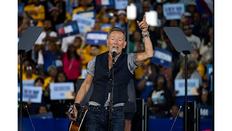 Bruce Springsteen e l'attacco a Trump: concerto-comizio infiamma il palco di Atlanta - Video