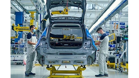 Stellantis ferma la produzione a Mirafiori: mancano gli ordini per la Fiat 500 elettrica