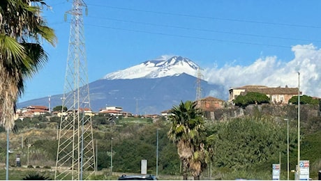 A Catania torna il sole e si contano i danni del maltempo. Sull’Etna è spuntata la neve