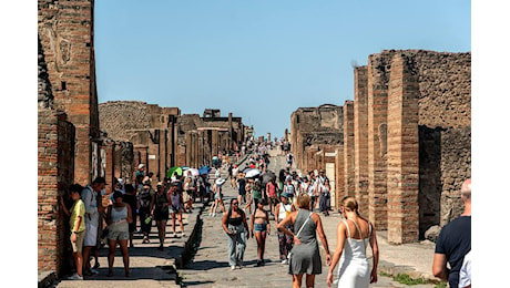 Giuli spinge Pompei: «E’ uno scrigno di tesori ed è un fattore di sviluppo»