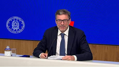 Giorgetti: “Non ci saranno nuove tasse e rafforziamo gli interventi per la famiglia. Contributo delle banche? Lo chiamo sacrificio”