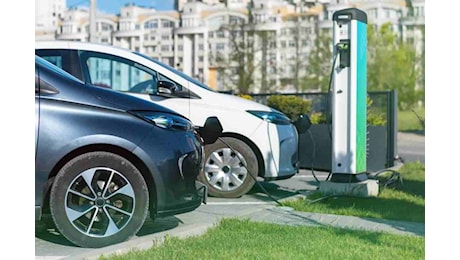 Auto elettriche, quanto durano le loro batterie? Ecco ogni quanto tempo dovrete pagare per sostituirle