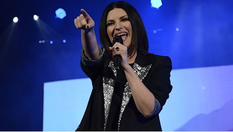 Con un inedito look biondo Laura Pausini lancia il nuovo singolo “Ciao” scritto con Sam Smith