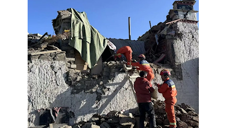 Terremoto di magnituto 6,8 tra Tibet e Nepal. Decine di morti e feriti