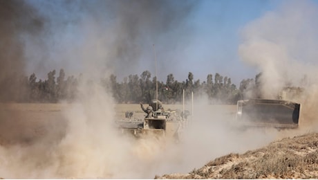 Israele-Hamas, le notizie di oggi in diretta | Usa: «Distribuiremo aiuti alimentari nella Striscia di Gaza senza Israele»