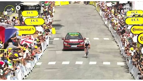 Tour de France, è ancora Pogacar: lo sloveno vince a Valloire e veste la Maglia Gialla