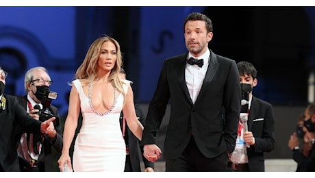 Jennifer Lopez e Ben Affleck si baciavano e si tenevano per mano: colpo di scena durante il primo incontro post divorzio tra i due ex coniugi