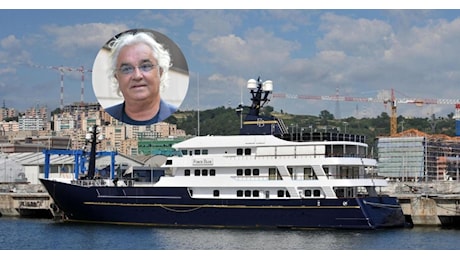 Briatore chiede un risarcimento da 12.6 milioni di euro alla Presidenza del Consiglio per la vendita dello yacht 'Force Blue'