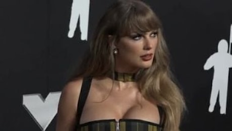 Taylor Swift, Katy Perry e Lenny Kravitz sul red carpet Mtv VM Awards