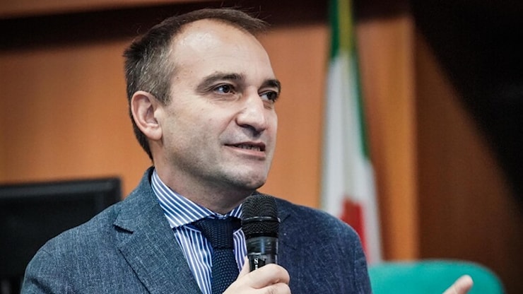 Lo Russo: «Il sindaco non ha poteri di ordine pubblico». Lega e Fdi: «Falso, deve occuparsi di sicurezza». È bagarre in Sala Rossa - Corriere Torino Lo Russo: «Il sindaco non ha poteri di ordine pubblico». Lega e Fdi: «Falso, deve occuparsi di sicurezza». È bagarre in Sala Rossa - Corriere Torino
